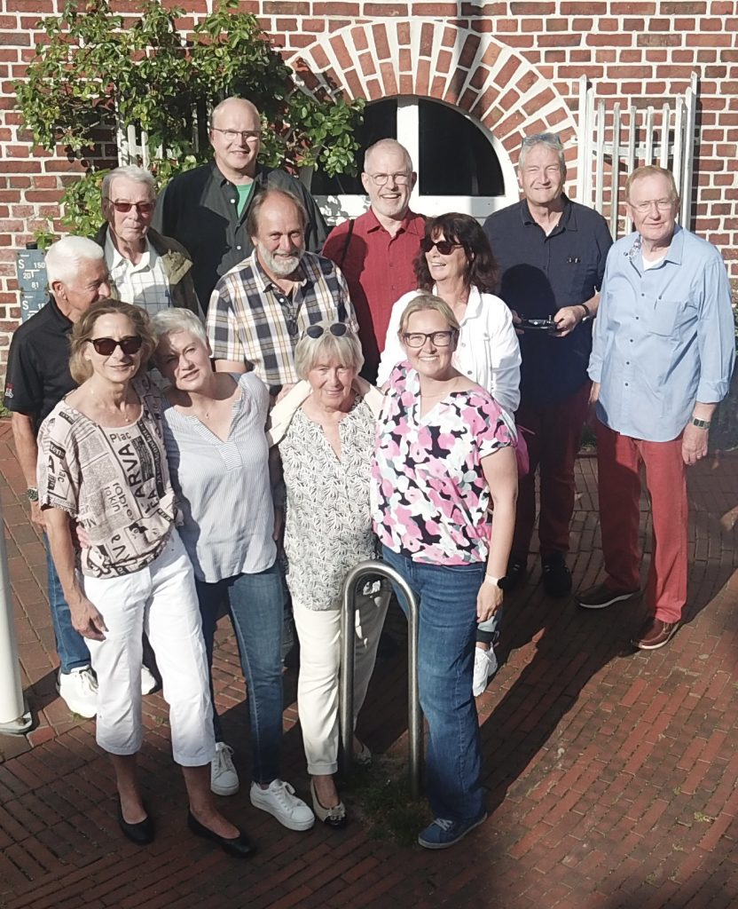 Dieses Bild hat ein leeres Alt-Attribut. Der Dateiname ist 0D6CDE00837CDDB1637EDF938CFBA5EC-832x1024.jpg